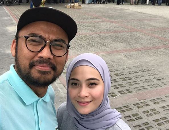 Instagram @datuk.red Adira bahagia bersama Datuk Red.